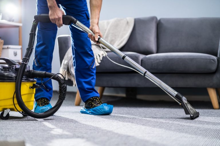 person cleaning carpet with vacuum cleaner picture id1191080465 768x512